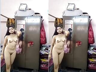 Desi Indian Girl Takes Nude Selfies For Boyfriend